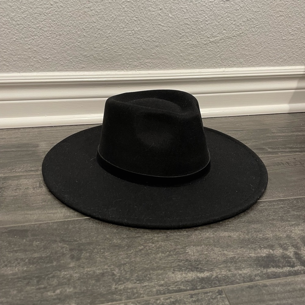 Oversized black flat rim fedora hat